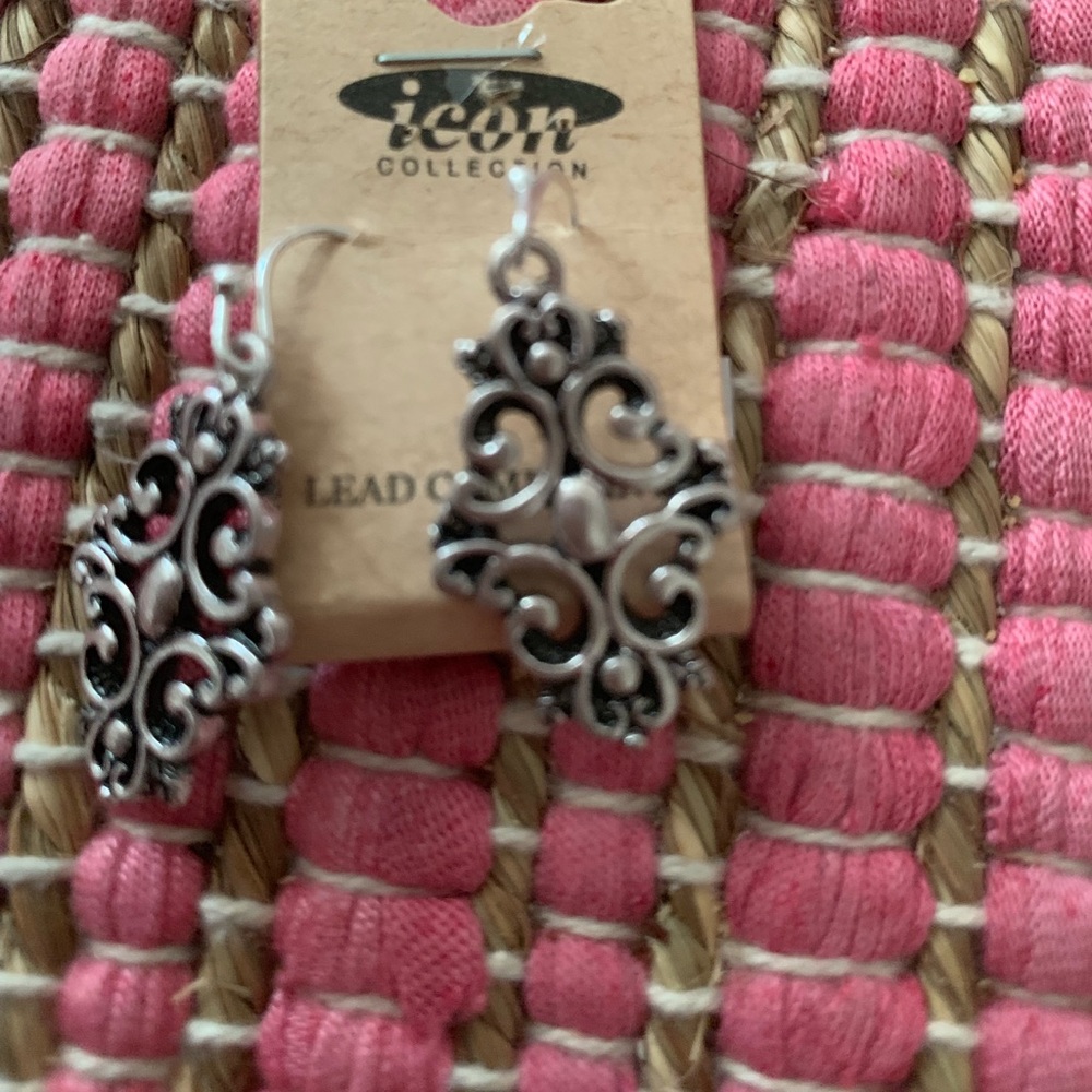 Icon collection silver pierced earrings new